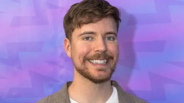 El youtuber estadounidense MrBeast se compromete con su novia (+Fotos)