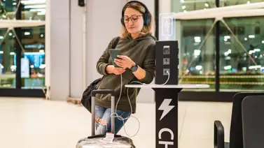 El FBI recomienda no cargar el teléfono en aeropuertos ¿Por qué? El FBI recomienda no cargar el teléfono en aeropuertos ¿Por qué?