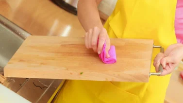 Acaba con los gérmenes de las tablas de cortar de madera