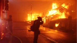 California | Evacúan a más de 30 mil personas por incendios forestales