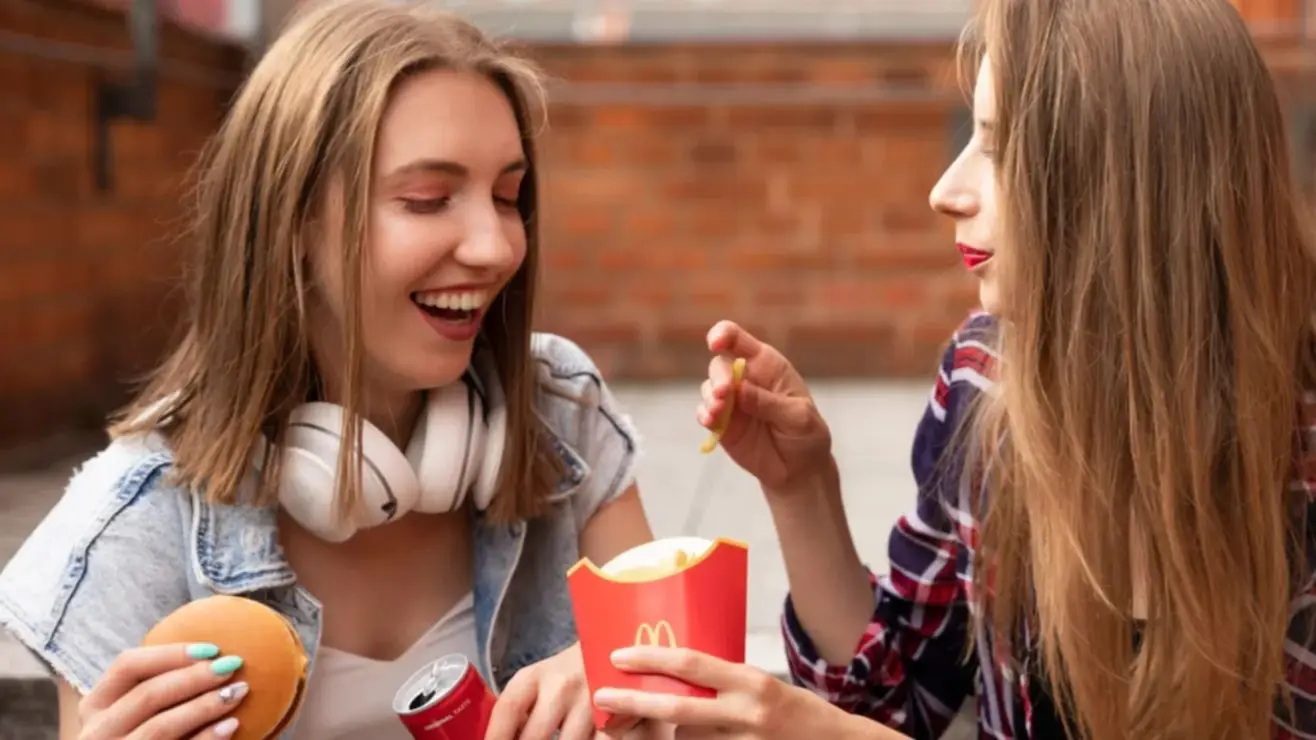 EEUU | McDonald's ofrece beca universitaria para latinos