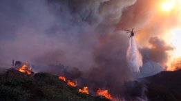 Qué son los vientos de Santa Ana y por qué propagan el fuego en Los Ángeles