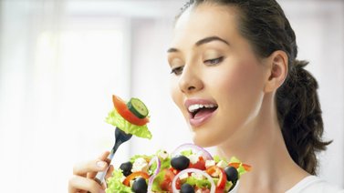 ¿Desayunar con ensalada? Esta receta es una opción que te aporta energía 