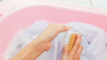 Conoce cuáles son los beneficios de lavar la ropa con sal marina