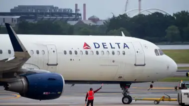Evacúan un avión dentro del aeropuerto de Atlanta por falla de motor Evacúan un avión dentro del aeropuerto de Atlanta por falla de motor