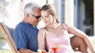 ¿Por qué a los hombres mayores les gustan las mujeres más jóvenes?