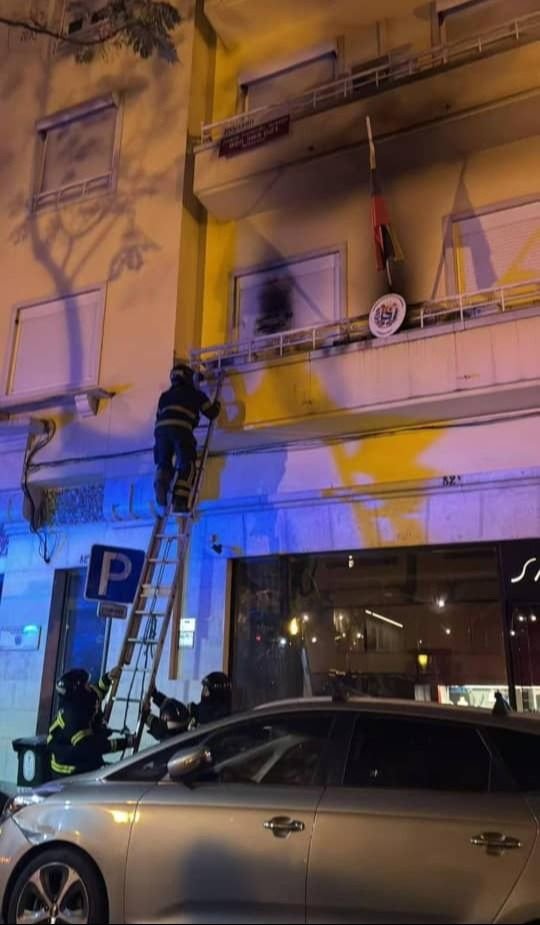 Atacan con bombas incendiarias Consulado de Venezuela en Lisboa
