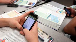 Prohíben uso de celulares en escuelas: Qué contempla la ley en Brasil