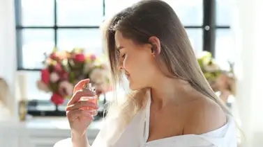 ¿Sientes que tu perfume no dura? Haz layering y huele rico todo el día ¿Sientes que tu perfume no dura? Haz layering y huele rico todo el día