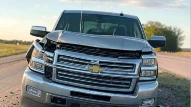 Camioneta impacta contra un poste en La Victoria: reportan dos fallecidos