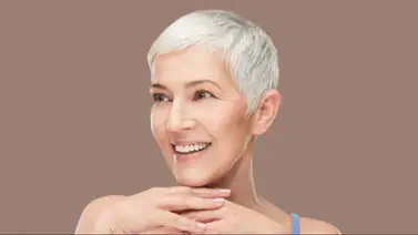 Cortes para pasar de un cabello teñido a uno con canas totalmente natural  Cortes para pasar de un cabello teñido a uno con canas totalmente natural