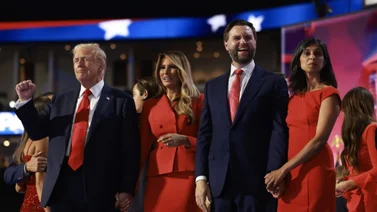 Fotos de los atuendos de Melania Trump y Usha Vance que recuerdan a Jackie Kennedy