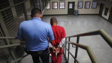 Detenciones de inmigrantes en Estados Unidos: "Pregunte por qué están ahí y si tienen orden judicial"