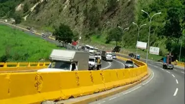 Reportan cierre de accesos a Caracas vía terrestre: conductores son retornados desde Tazón Reportan cierre de accesos a Caracas vía terrestre: conductores son retornados desde Tazón
