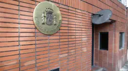 Gobierno de España confirma ataques contra Venezuela: personal de la embajada está a salvo