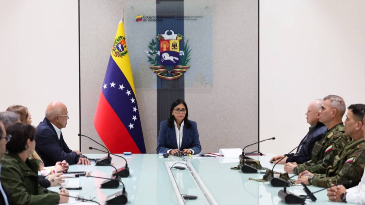 Vicepresidenta de Venezuela convoca reunión de emergencia con altos mandos militares y poderes públicos