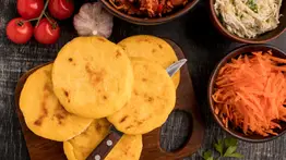 De la gastronomía venezolana directo al plato: arepas de chicharrón con menos de seis ingredientes