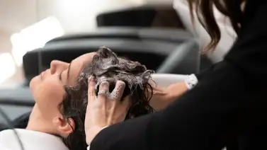 Devuélvele el brillo a tu cabello: así debes aplicar el limón para aprovechar su efecto hidratante Devuélvele el brillo a tu cabello: así debes aplicar el limón para aprovechar su efecto hidratante