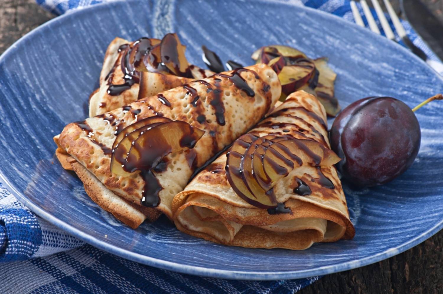 Crepes de chocolate con crema de naranja: Empieza el día con un dulce desayuno 