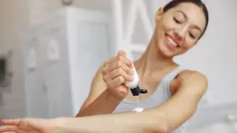 Dermatóloga comparte el momento preciso para aplicar la crema corporal: esto ayuda con una hidratación doble