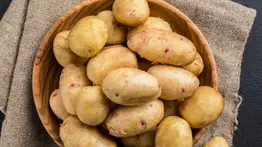 Sencillo truco para evitar que salgan brotes a las papas: éstas no se deben comer