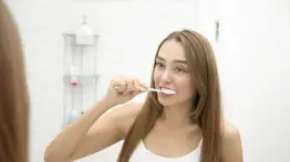 Despídete de los dientes amarillos con esta fórmula casera: así debes aplicarla para aprovechar su efecto
