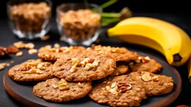 Perfectas para el desayuno o la merienda galletas de avena y cambur maduro Perfectas para el desayuno o la merienda galletas de avena y cambur maduro
