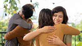 Día Internacional del Abrazo: Entérate cómo este gesto beneficia la salud física y mental