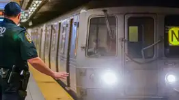 Atacó brutalmente a un adolescente tras un tropiezo accidental en el metro: le cortó el rostro con un arma blanca