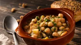 Garbanzos con espinacas: una preparación ideal para sustituir la proteína animal