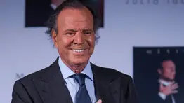 Julio Iglesias publicó mensajes de WhatsApp de las empleadas que lo denunciaron
