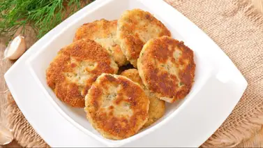 Cena con tortitas de atún para fortalecer los músculos y la salud ósea Cena con tortitas de atún para fortalecer los músculos y la salud ósea