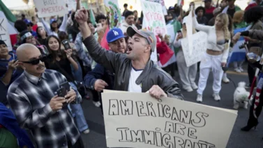 Protesta latina en USA: Cierran calles en contra de las deportaciones de Trump