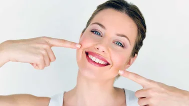 Luce una sonrisa radiante con este tratamiento casero