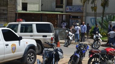 Dos hombres asesinan a su compañero de tragos en Miranda: Lo apuñalan hasta la muerte