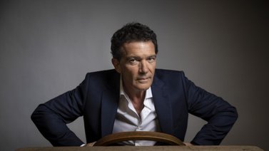 Antonio Banderas transforma su estilo de vida tras casi morir: así luce actualmente el actor español