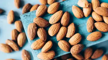 La cantidad de almendras que debes consumir para aumentar la producción de colágeno La cantidad de almendras que debes consumir para aumentar la producción de colágeno