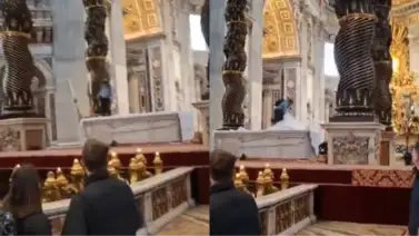 Basílica de San Pedro: Video del hombre que vandaliza altar de la catedral Basílica de San Pedro: Video del hombre que vandaliza altar de la catedral
