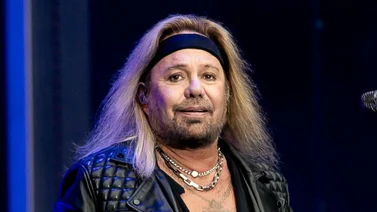 El estado actual de Vince Neil tras accidente de su avión en Arizona 