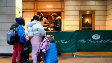 Suspenden los pagos para alojamiento de migrantes en Nueva York tras críticas de Elon Musk