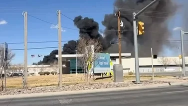 Reportan explosión cerca de un aeropuerto en Texas: Al menos cinco heridos tras incendios