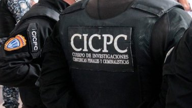 Tenía las llaves de la tienda y le robó a su jefa más de $1.600 y mercancía: su pareja fue cómplice