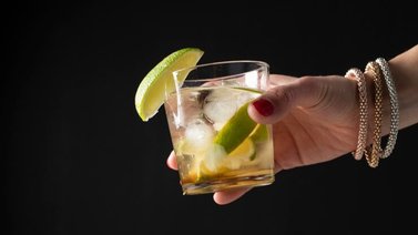 Aprende a preparar un refrescante coctel a base de limón para celebrar el Día de San Valentín