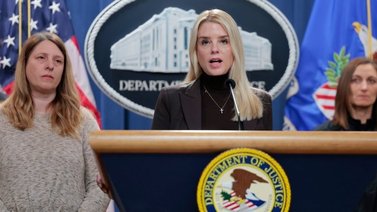 Fiscal de Estados Unidos interpone demanda contra Nueva York por otorgar licencias a migrantes