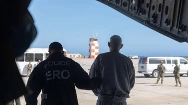 Demandan a Trump por envío de venezolanos a Guantánamo: Familiares exigen acceso a los detenidos