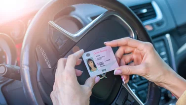 Nueva York: Licencias de conducir de migrantes en riesgo por nueva demanda judicial 