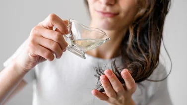 Así debes utilizar la mascarilla de cebolla y aguacate para evitar las puntas abiertas