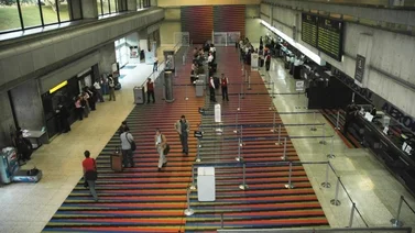 Gomitas recogidas de un basurero en el aeropuerto de Maiquetia habrían intoxicado a niños en La Guaira: Sepa más