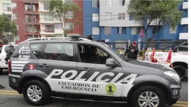 Venezolano arrolla a funcionario policial en Perú: Arrastra a la víctima con su vehículo por una cuadra