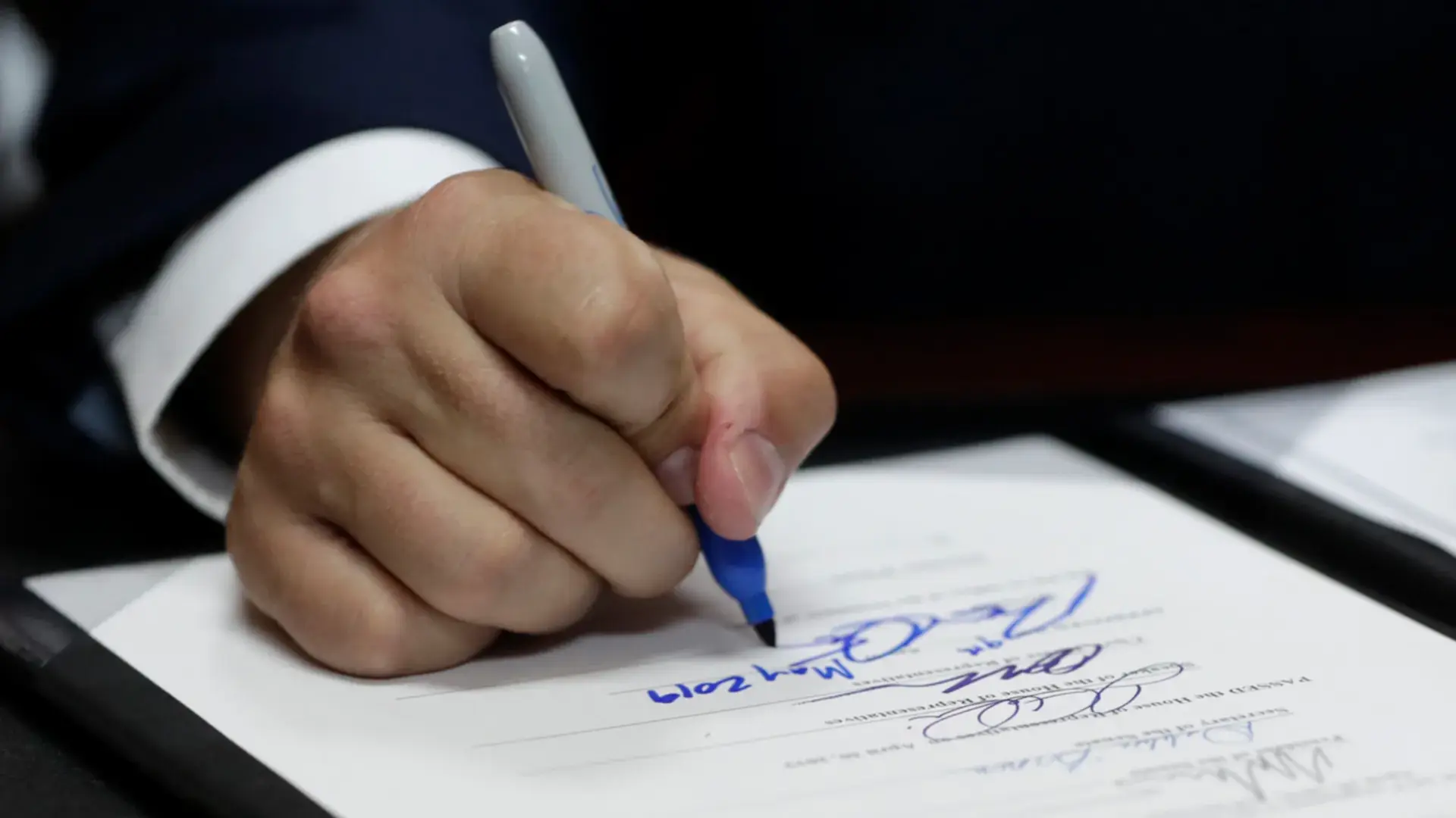 Gobernador de Florida firma nueva legislación migratoria: Es la más estricta de todo el país 